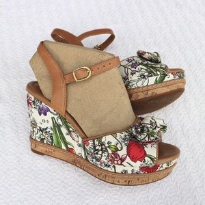 Clark’s Amelia Joyce White Floral Wedge Sandal